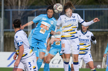 2022-02-26 - Romina Pinna (7) Napoli Femminile heads the ball as fighting with Caterina Ambrosi (25) Hellas Verona Women during the Italian Serie A Women 2021/2022 match between Napoli Femminile vs Hellas Verona Women on February 26, 2022 at the Stadium Giuseppe Piccolo in Cercola Italy - NAPOLI FEMMINILE VS HELLAS VERONA WOMEN - ITALIAN SERIE A WOMEN - SOCCER
