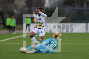 2022-02-26 - Emma Severini (30) Napoli Femminile cfights for the ball with  Lineth Cedeño (19) Hellas Verona Women during the Italian Serie A Women 2021/2022 match between Napoli Femminile vs Hellas Verona Women on February 26, 2022 at the Stadium Giuseppe Piccolo in Cercola Italy - NAPOLI FEMMINILE VS HELLAS VERONA WOMEN - ITALIAN SERIE A WOMEN - SOCCER
