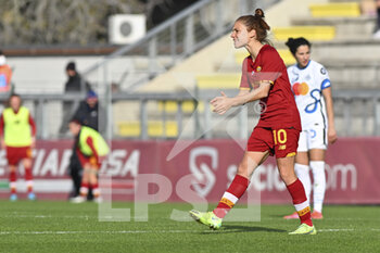 2022-02-27 - Manuela Giugliano of AS Roma Women during the 15th day of the Serie A Championship between A.S. Roma Women and Inter Women at the stadio Tre Fontane on 25th of January, 2022 in Rome, Italy. - AS ROMA VS INTER - FC INTERNAZIONALE - ITALIAN SERIE A WOMEN - SOCCER