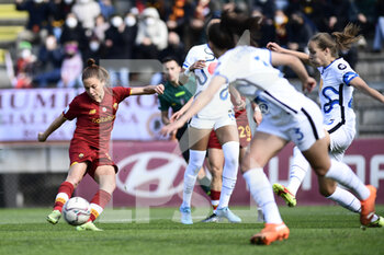 2022-02-27 - Manuela Giugliano of AS Roma during the Serie A Women match between AS Roma and FC Internazionale at Stadio Tre Fontane on February 27, 2022 in Rome, Italy. - AS ROMA VS INTER - FC INTERNAZIONALE - ITALIAN SERIE A WOMEN - SOCCER