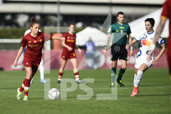 2022-02-27 - Manuela Giugliano of AS Roma during the Serie A Women match between AS Roma and FC Internazionale at Stadio Tre Fontane on February 27, 2022 in Rome, Italy. - AS ROMA VS INTER - FC INTERNAZIONALE - ITALIAN SERIE A WOMEN - SOCCER