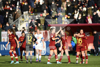 2022-02-27 - AS Roma players exult at the end of the Serie A Women match between AS Roma and FC Internazionale at Stadio Tre Fontane on February 27, 2022 in Rome, Italy. - AS ROMA VS INTER - FC INTERNAZIONALE - ITALIAN SERIE A WOMEN - SOCCER