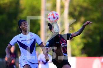 2022-08-28 - Martina Piemonte of AC Milan and Jazmin Jackmon of ACF Fiorentina battle for the ball   during AC Milan - ACF Fiorentina , 1st turn of Serie A Femminile Tim 2022/23 in Centro P. Vismara - Puma House of Football, Milan, Lombardy, Italy, 28/08/22 - AC MILAN VS ACF FIORENTINA - ITALIAN SERIE A WOMEN - SOCCER