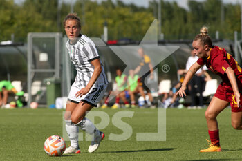 2022-09-16 - Valentina Cernoia (Juventus Women) in action - JUVENTUS FC VS AS ROMA - ITALIAN SERIE A WOMEN - SOCCER