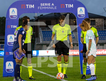 2022-09-30 - Captains Giulia Rizzon(Como) and Beatrice Merlo(Inter) - COMO WOMEN VS INTER - FC INTERNAZIONALE - ITALIAN SERIE A WOMEN - SOCCER