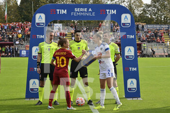 2022-10-23 - Manuela Giugliano of AS Roma Women and Emma LIPMAN of F.C. Como Women during the 7th day of the Serie A Championship between A.S. Roma Women and F.C. Como Women at the stadio Tre Fontane on 23th of September, 2022 in Rome, Italy. - AS ROMA VS COMO WOMEN - ITALIAN SERIE A WOMEN - SOCCER