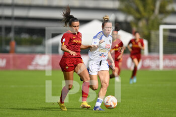 2022-10-23 - Annamaria Serturini of AS Roma Women and Joyce BORINI of F.C. Como Women during the 7th day of the Serie A Championship between A.S. Roma Women and F.C. Como Women at the stadio Tre Fontane on 23th of September, 2022 in Rome, Italy. - AS ROMA VS COMO WOMEN - ITALIAN SERIE A WOMEN - SOCCER