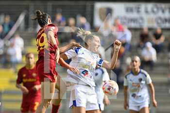 2022-10-23 - Paloma Lazaro of AS Roma Women and Emma LIPMAN of F.C. Como Women during the 7th day of the Serie A Championship between A.S. Roma Women and F.C. Como Women at the stadio Tre Fontane on 23th of September, 2022 in Rome, Italy. - AS ROMA VS COMO WOMEN - ITALIAN SERIE A WOMEN - SOCCER