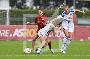 2022-10-23 - Manuela Giugliano of AS Roma Women during the 7th day of the Serie A Championship between A.S. Roma Women and F.C. Como Women at the stadio Tre Fontane on 23th of September, 2022 in Rome, Italy. - AS ROMA VS COMO WOMEN - ITALIAN SERIE A WOMEN - SOCCER