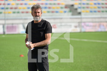 2022-10-29 - The Milan Women Coach Maurizio Ganz during the Italian Women's Serie A 2022/2023 football match between Pomigliano Femminile vs Milan Femminile on October 29, 2022 at the Stadium Comunale in Palma Campania, Italy - POMIGLIANO CALCIO VS AC MILAN - ITALIAN SERIE A WOMEN - SOCCER