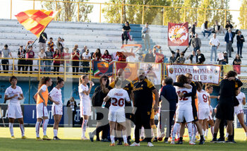 2022-10-29 - Roma Team Celebration the victory - INTER - FC INTERNAZIONALE VS AS ROMA - ITALIAN SERIE A WOMEN - SOCCER