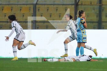 2022-11-19 - Players (Juventus FC) celebrate - PARMA CALCIO VS JUVENTUS FC - ITALIAN SERIE A WOMEN - SOCCER
