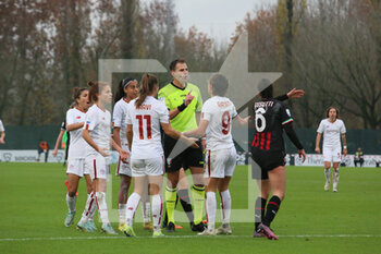 2022-12-04 - Ac Roma protests with referee - AC MILAN VS AS ROMA - ITALIAN SERIE A WOMEN - SOCCER
