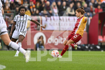 2022-12-11 - Manuela Giugliano of AS Roma Women during the 12th day of the Serie A Championship between A.S. Roma Women and Juventus F.C. Women at the Stadio Tre Fontane on 11th of December, 2022 in Rome, Italy. - AS ROMA VS JUVENTUS FC - ITALIAN SERIE A WOMEN - SOCCER