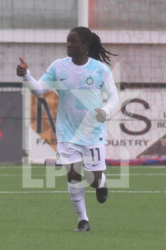 2022-12-10 - Tabitha Chawinga FC Inter rejoices after the net  during the Women’s Serie A match between Pomigliano Calcio   v FC Inter  at Stadio Comunale Palma Campania - POMIGLIANO CALCIO VS INTER - FC INTERNAZIONALE - ITALIAN SERIE A WOMEN - SOCCER
