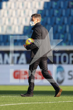 2022-01-06 - The referee Piero Giacomelli looks on - ATALANTA BC VS TORINO FC - ITALIAN SERIE A - SOCCER