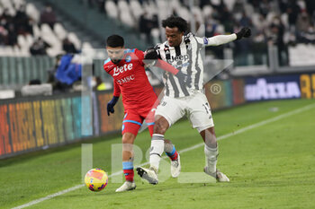 2022-01-06 - Lorenzo Insigne (Napoli) vs Juan Guillermo Cuadrado Bello (Juventus FC) - JUVENTUS FC VS SSC NAPOLI - ITALIAN SERIE A - SOCCER
