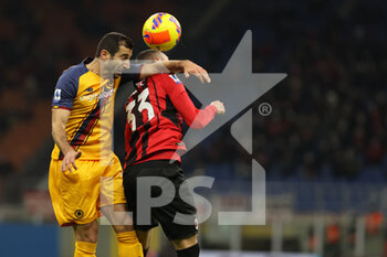 2022-01-06 - Henrikh Mkhitaryan of AS Roma fights for the ball against Rade Krunic of AC Milan during the Serie A 2021/22 football match between AC Milan and AS Roma at Giuseppe Meazza Stadium, Milan, Italy on January 06, 2022 - AC MILAN VS AS ROMA - ITALIAN SERIE A - SOCCER