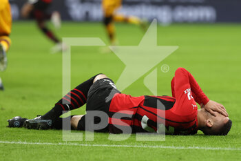 2022-01-06 - Rade Krunic of AC Milan injured during the Serie A 2021/22 football match between AC Milan and AS Roma at Giuseppe Meazza Stadium, Milan, Italy on January 06, 2022 - AC MILAN VS AS ROMA - ITALIAN SERIE A - SOCCER