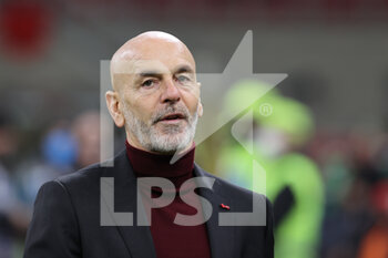 2022-01-06 - Stefano Pioli Head Coach of AC Milan during the Serie A 2021/22 football match between AC Milan and AS Roma at Giuseppe Meazza Stadium, Milan, Italy on January 06, 2022 - AC MILAN VS AS ROMA - ITALIAN SERIE A - SOCCER