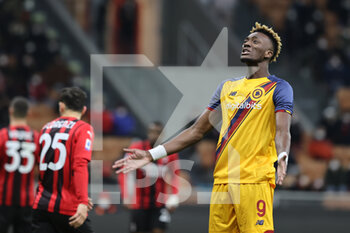 2022-01-06 - Tammy Abraham of AS Roma reacts during the Serie A 2021/22 football match between AC Milan and AS Roma at Giuseppe Meazza Stadium, Milan, Italy on January 06, 2022 - AC MILAN VS AS ROMA - ITALIAN SERIE A - SOCCER