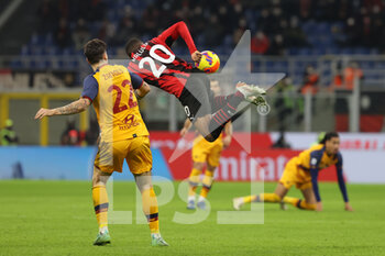 2022-01-06 - Pierre Kalulu of AC Milan fights for the ball against Nicolo Zaniolo of AS Roma during the Serie A 2021/22 football match between AC Milan and AS Roma at Giuseppe Meazza Stadium, Milan, Italy on January 06, 2022 - AC MILAN VS AS ROMA - ITALIAN SERIE A - SOCCER