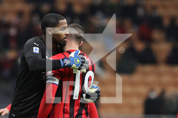 2022-01-06 - Mike Maignan of AC Milan celebrates the victory at the end of the match during the Serie A 2021/22 football match between AC Milan and AS Roma at Giuseppe Meazza Stadium, Milan, Italy on January 06, 2022 - AC MILAN VS AS ROMA - ITALIAN SERIE A - SOCCER