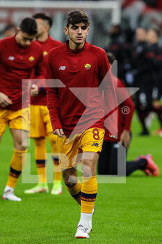 2022-01-06 - Gonzalo Villar of AS Roma warms up during the Serie A 2021/22 football match between AC Milan and AS Roma at Giuseppe Meazza Stadium, Milan, Italy on January 06, 2022 - AC MILAN VS AS ROMA - ITALIAN SERIE A - SOCCER