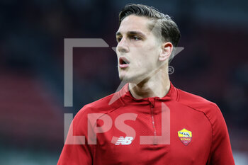 2022-01-06 - Nicolo Zaniolo of AS Roma warms up during the Serie A 2021/22 football match between AC Milan and AS Roma at Giuseppe Meazza Stadium, Milan, Italy on January 06, 2022 - AC MILAN VS AS ROMA - ITALIAN SERIE A - SOCCER