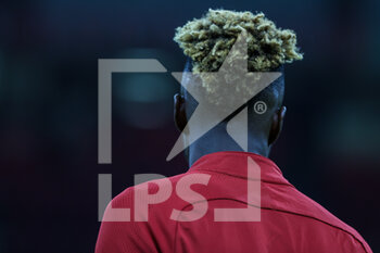 2022-01-06 - Tammy Abraham of AS Roma warms up during the Serie A 2021/22 football match between AC Milan and AS Roma at Giuseppe Meazza Stadium, Milan, Italy on January 06, 2022 - AC MILAN VS AS ROMA - ITALIAN SERIE A - SOCCER