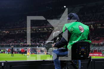 2022-01-06 - Cameramen television during the Serie A 2021/22 football match between AC Milan and AS Roma at Giuseppe Meazza Stadium, Milan, Italy on January 06, 2022 - AC MILAN VS AS ROMA - ITALIAN SERIE A - SOCCER