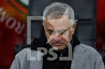 2022-01-06 - Jose Mourinho Head Coach of AS Roma during the Serie A 2021/22 football match between AC Milan and AS Roma at Giuseppe Meazza Stadium, Milan, Italy on January 06, 2022 - AC MILAN VS AS ROMA - ITALIAN SERIE A - SOCCER