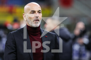 2022-01-06 - Stefano Pioli Head Coach of AC Milan looks on during the Serie A 2021/22 football match between AC Milan and AS Roma at Giuseppe Meazza Stadium, Milan, Italy on January 06, 2022 - AC MILAN VS AS ROMA - ITALIAN SERIE A - SOCCER