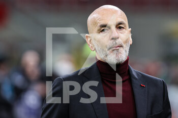 2022-01-06 - Stefano Pioli Head Coach of AC Milan looks on during the Serie A 2021/22 football match between AC Milan and AS Roma at Giuseppe Meazza Stadium, Milan, Italy on January 06, 2022 - AC MILAN VS AS ROMA - ITALIAN SERIE A - SOCCER