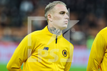 2022-01-06 - Rick Karsdorp of AS Roma looks on during the Serie A 2021/22 football match between AC Milan and AS Roma at Giuseppe Meazza Stadium, Milan, Italy on January 06, 2022 - AC MILAN VS AS ROMA - ITALIAN SERIE A - SOCCER