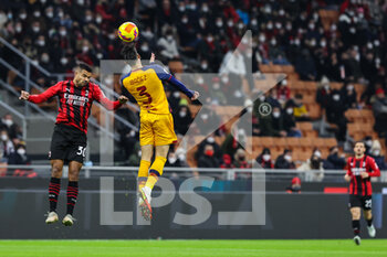 2022-01-06 - Roger Ibanez of AS Roma and Junior Messias of AC Milan in action during the Serie A 2021/22 football match between AC Milan and AS Roma at Giuseppe Meazza Stadium, Milan, Italy on January 06, 2022 - AC MILAN VS AS ROMA - ITALIAN SERIE A - SOCCER