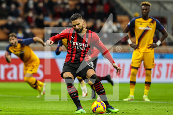2022-01-06 - Olivier Giroud of AC Milan scores a penalty during the Serie A 2021/22 football match between AC Milan and AS Roma at Giuseppe Meazza Stadium, Milan, Italy on January 06, 2022 - AC MILAN VS AS ROMA - ITALIAN SERIE A - SOCCER