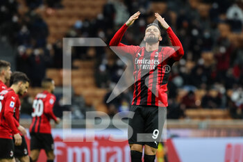 2022-01-06 - Olivier Giroud of AC Milan celebrates after scoring a goal during the Serie A 2021/22 football match between AC Milan and AS Roma at Giuseppe Meazza Stadium, Milan, Italy on January 06, 2022 - AC MILAN VS AS ROMA - ITALIAN SERIE A - SOCCER