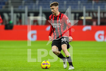 2022-01-06 - Alexis Saelemaekers of AC Milan in action during the Serie A 2021/22 football match between AC Milan and AS Roma at Giuseppe Meazza Stadium, Milan, Italy on January 06, 2022 - AC MILAN VS AS ROMA - ITALIAN SERIE A - SOCCER