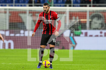2022-01-06 - Theo Hernandez of AC Milan in action during the Serie A 2021/22 football match between AC Milan and AS Roma at Giuseppe Meazza Stadium, Milan, Italy on January 06, 2022 - AC MILAN VS AS ROMA - ITALIAN SERIE A - SOCCER