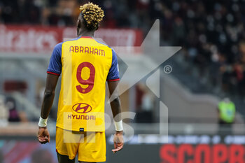 2022-01-06 - Tammy Abraham of AS Roma during the Serie A 2021/22 football match between AC Milan and AS Roma at Giuseppe Meazza Stadium, Milan, Italy on January 06, 2022 - AC MILAN VS AS ROMA - ITALIAN SERIE A - SOCCER