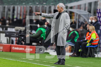 2022-01-06 - Jose Mourinho Head Coach of AS Roma gestures during the Serie A 2021/22 football match between AC Milan and AS Roma at Giuseppe Meazza Stadium, Milan, Italy on January 06, 2022 - AC MILAN VS AS ROMA - ITALIAN SERIE A - SOCCER