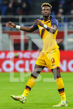 2022-01-06 - Tammy Abraham of AS Roma reacts during the Serie A 2021/22 football match between AC Milan and AS Roma at Giuseppe Meazza Stadium, Milan, Italy on January 06, 2022 - AC MILAN VS AS ROMA - ITALIAN SERIE A - SOCCER
