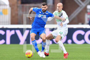 2022-01-09 - Patrick Cutrone (Empoli) and Vlad Chiriches (Sassuolo) - EMPOLI FC VS US SASSUOLO - ITALIAN SERIE A - SOCCER