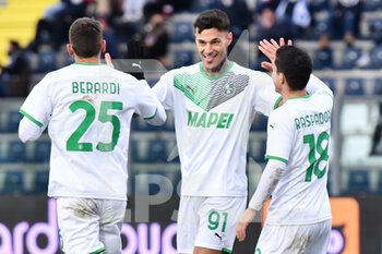 2022-01-09 - Gianluca Scamacca (Sassuolo) celebrates after scoring a goal with Giacomo Raspadori (Sassuolo) and Domenico Berardi (Sassuolo) - EMPOLI FC VS US SASSUOLO - ITALIAN SERIE A - SOCCER