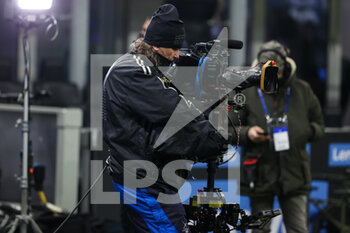 2022-01-09 - Cameramen DAZN Ialia television during the Serie A 2021/22 football match between FC Internazionale and SS Lazio at Giuseppe Meazza Stadium, Milan, Italy on January 09, 2022 - INTER - FC INTERNAZIONALE VS SS LAZIO - ITALIAN SERIE A - SOCCER