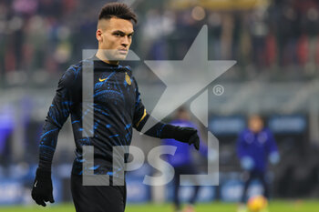 2022-01-09 - Lautaro Martinez of FC Internazionale looks on during the Serie A 2021/22 football match between FC Internazionale and SS Lazio at Giuseppe Meazza Stadium, Milan, Italy on January 09, 2022 - INTER - FC INTERNAZIONALE VS SS LAZIO - ITALIAN SERIE A - SOCCER