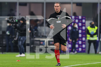 2022-01-09 - Referee Luca Pairetto warms up during the Serie A 2021/22 football match between FC Internazionale and SS Lazio at Giuseppe Meazza Stadium, Milan, Italy on January 09, 2022 - INTER - FC INTERNAZIONALE VS SS LAZIO - ITALIAN SERIE A - SOCCER