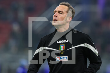 2022-01-09 - Referee Luca Pairetto looks on during the Serie A 2021/22 football match between FC Internazionale and SS Lazio at Giuseppe Meazza Stadium, Milan, Italy on January 09, 2022 - INTER - FC INTERNAZIONALE VS SS LAZIO - ITALIAN SERIE A - SOCCER