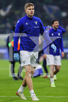 2022-01-09 - Toma Basic of SS Lazio warms up during the Serie A 2021/22 football match between FC Internazionale and SS Lazio at Giuseppe Meazza Stadium, Milan, Italy on January 09, 2022 - INTER - FC INTERNAZIONALE VS SS LAZIO - ITALIAN SERIE A - SOCCER